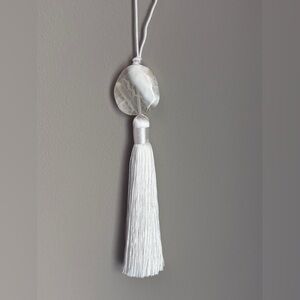 Elegant White Agate Tassel Statement Necklace